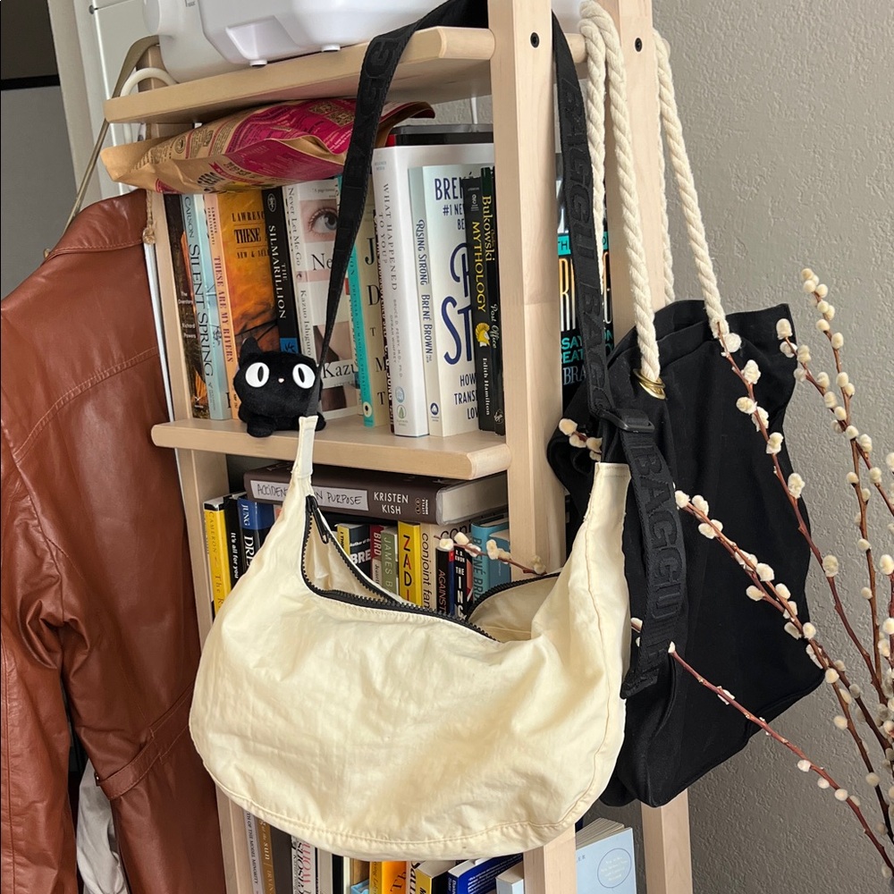 BAGGU Medium Crescent Cream and Black Crossbody Bags